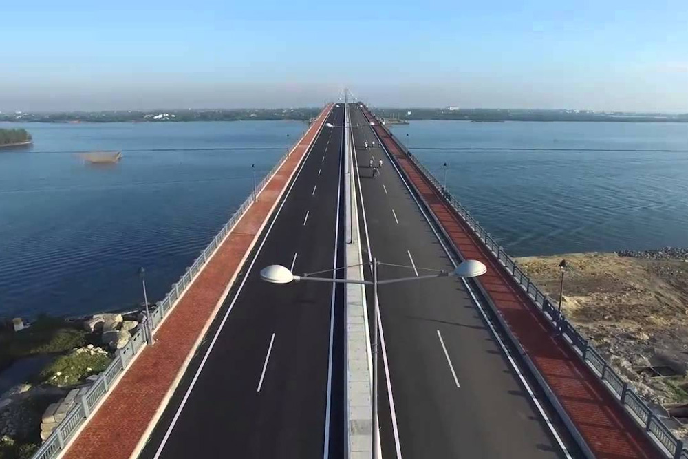 QUANG NAM 大门桥和沿海航线
